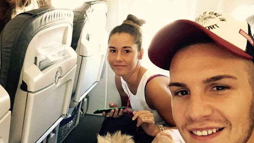 Pietro, Alessio und Sarah Lombardi im Flugzeug von München nach Köln
