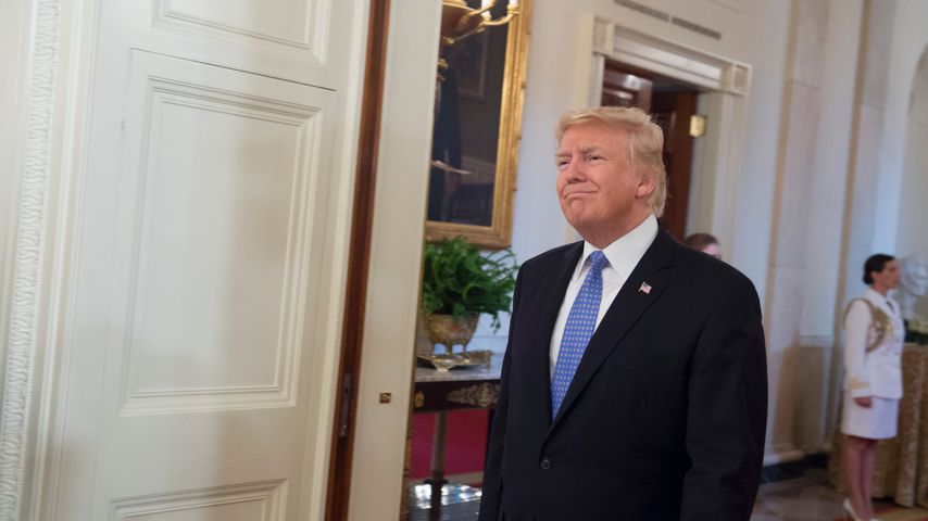 Präsident Donald Trump auf einem roten Teppich