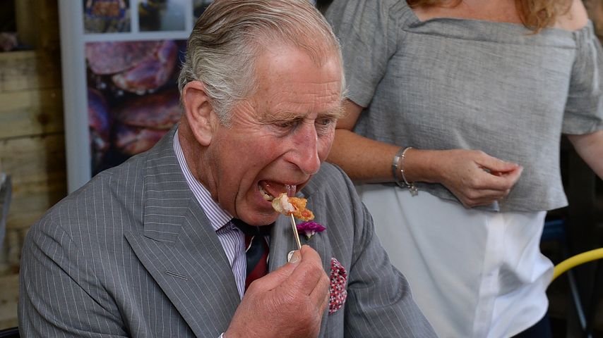 Prinz Charles in einem Fast-Food-Restaurant in Wales