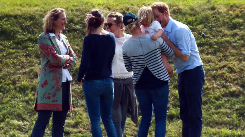 Zara Philips mit Tochter Mia Tindall und Prinz Harry beim Polo