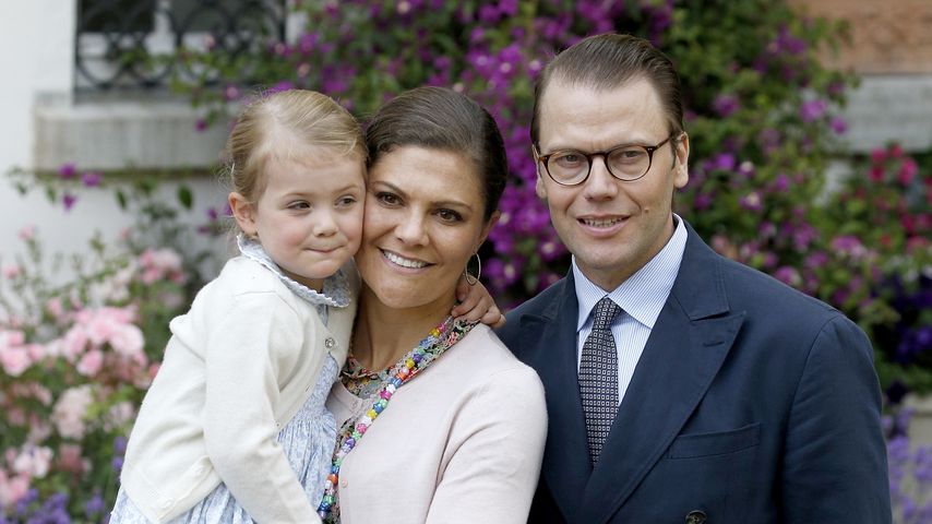 Prinzessin Estelle von Schweden mit ihren Eltern Prinzessin Victoria und Prinz Daniel in Oland 2015