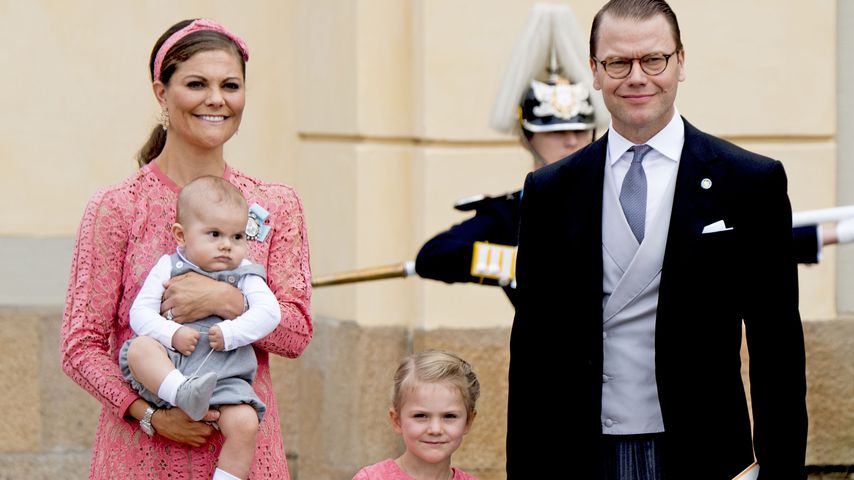 Prinzessin Victoria und Prinz Daniel mit ihren Kindern bei der Taufe von Prinz Alexander