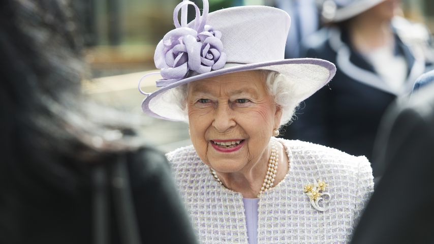 Queen Elizabeth II. bei einem Besuch im ZSL Whipsnade Zoo