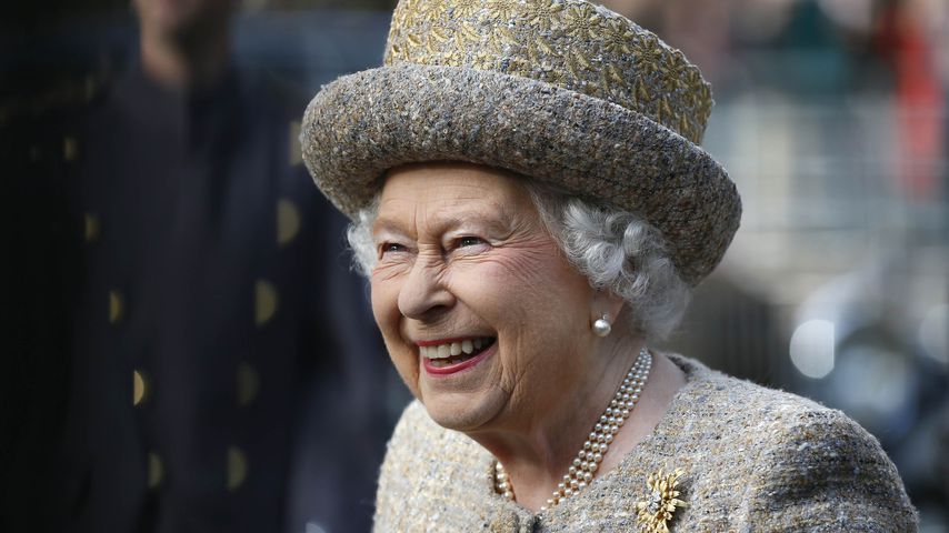 Queen Elizabeth II. bei der Eröffnung des "Flanders' Fields Memorial Garden"