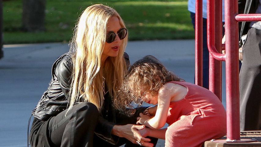 Rachel Zoe mit ihrem Sohn Kaius auf einem Spielplatz in Los Angeles