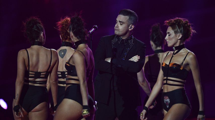 Robbie Williams: Muss er jetzt für immer Brüste signieren?