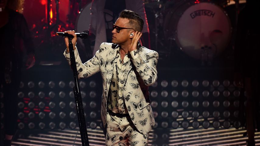 Robbie Williams bei einem Konzert in London
