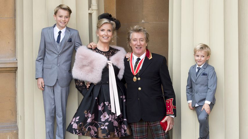 Rod Stewart mit seiner Frau Penny Lancaster und den Söhnen Alastair und Aiden