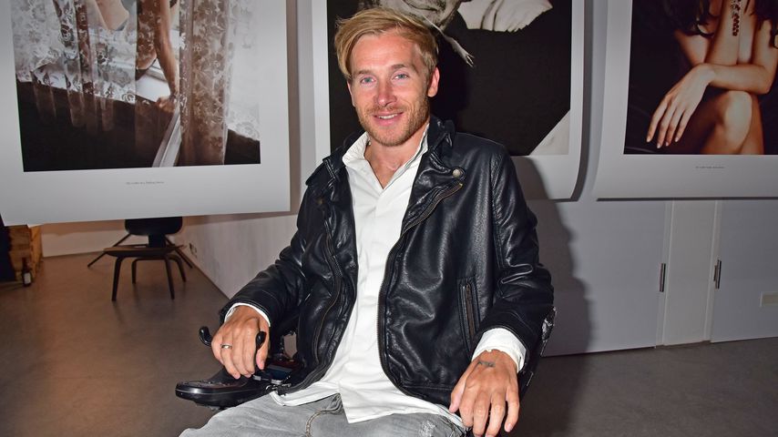 Samuel Koch bei einer Vernissage in Berlin