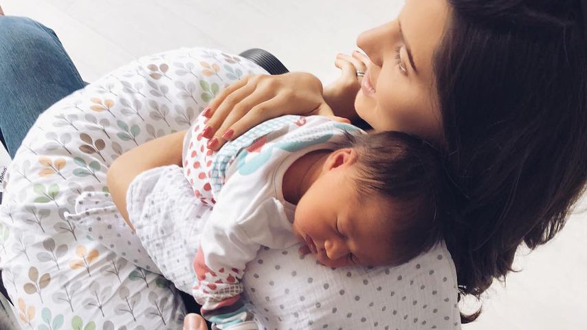 Sarah Harrison mit ihrer Tochter Mia Rose