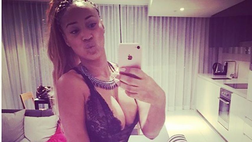 Sarah Joelle Jahnel im Hotel in Australien