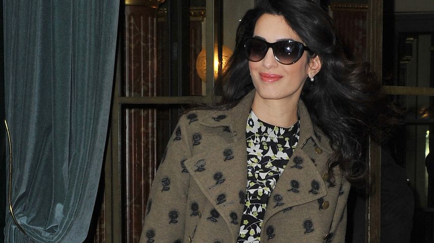 Schwangere Amal Clooney in Pairs