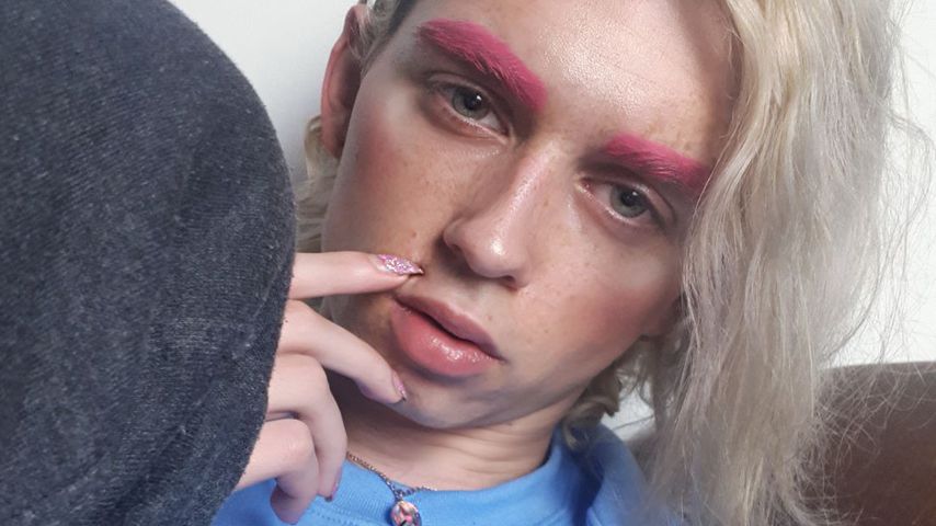 "Arsch rasieren" & Co.: Wer ist YouTuber Serg Darling?