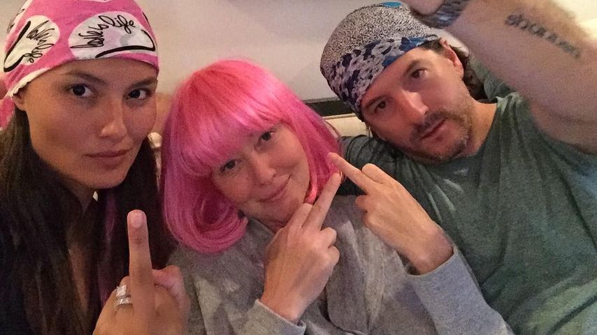 Shannen Doherty (Mitte) mit einer Freundin und ihrem Ehemann Kurt Iswarienko