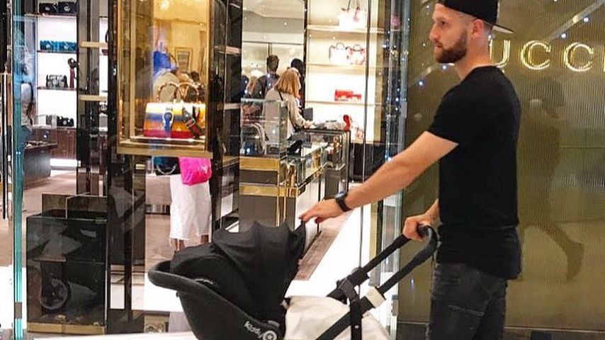 Shkodran Mustafi mit seiner Tochter, August 2017