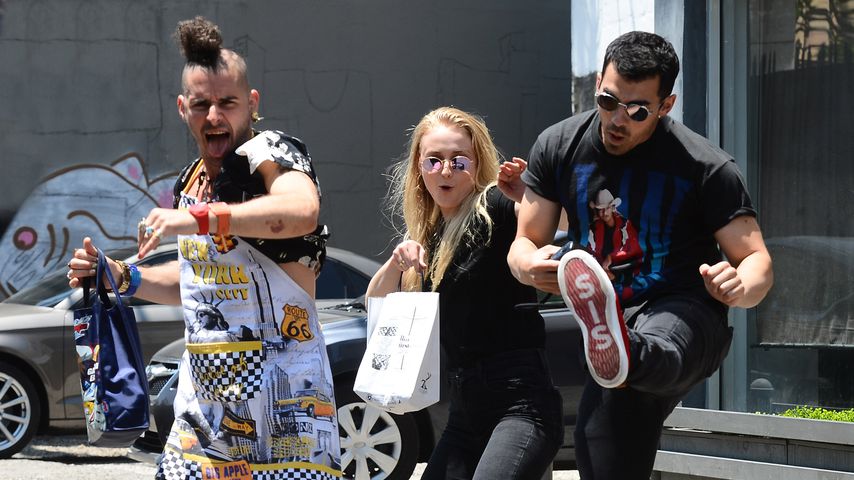Mit Kung-Fu: Sophie Turner & Joe Jonas verjagen Paparazzo