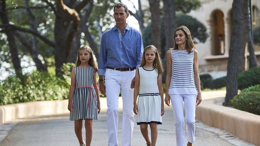 König Felipe mit Töchtern Sofía und Leonor sowie Ehefrau Königin Letizia auf Mallorca