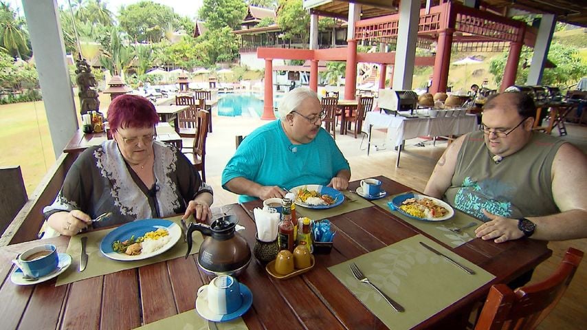 Stups, Lutz und Ingo beim Essen in Thailand