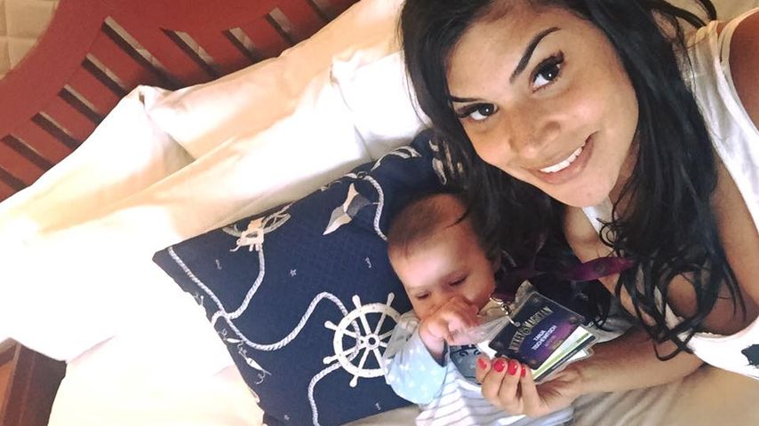 Tanja Tischewitsch mit Baby Ben im Disneyland Paris