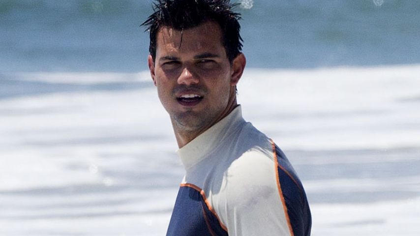 Taylor Lautner am Strand von Malibu