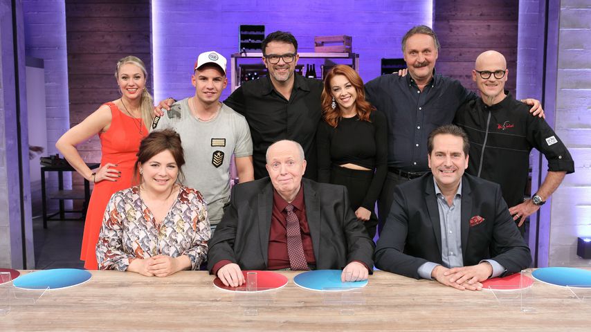 Teilnehmer und Jury bei "Grill den Profi"