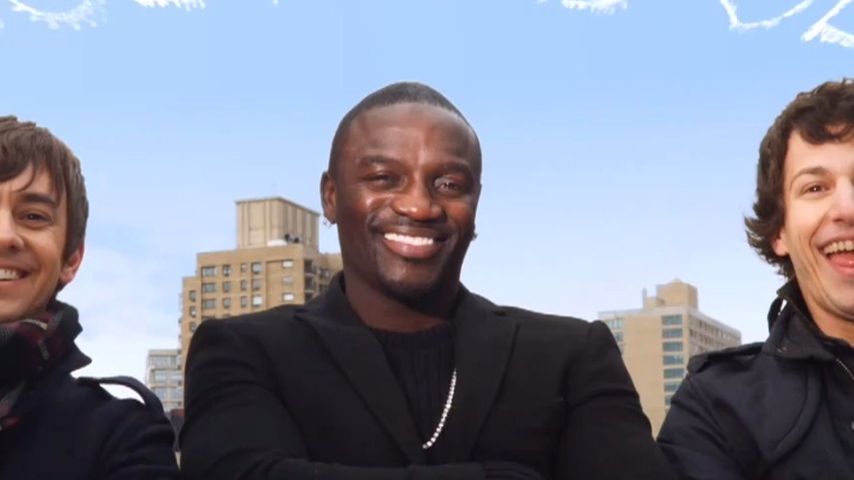 Andy Samberg (r.) mit Akon