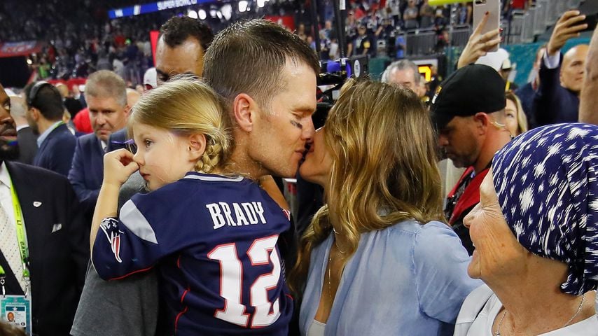 Tom Brady mit Tochter Vivian, Freundin Gisele Bundchen und seiner Mama Galynn beim Super Bowl 2017