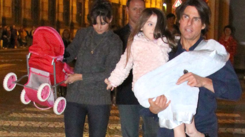 Tom Cruise, Katie Holmes und Tochter Suri in 2010