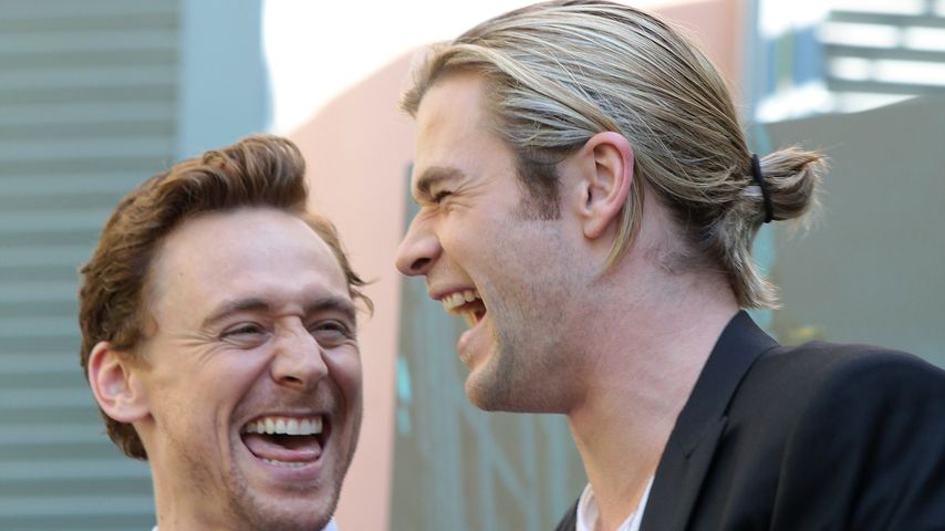 Tom Hiddleston und Chris Hemsworth (r.) bei dem "The Avangers"-Fototermin in Rom