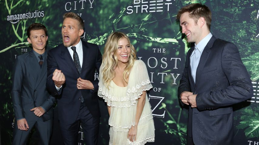 Tom Holland, Charlie Hunnam, Sienna Miller & Robert Pattinson auf einer Filmpremiere