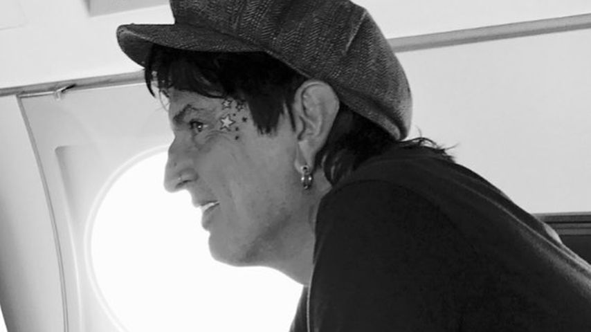 Tommy Lee im Flugzeug