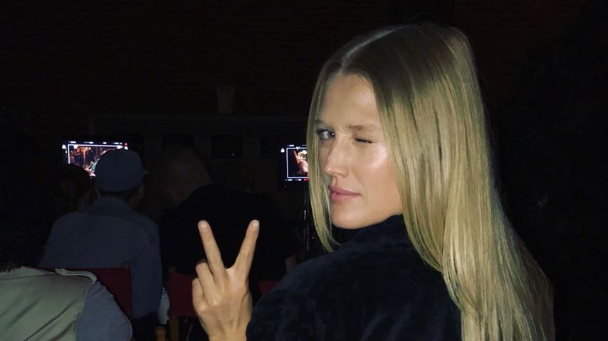 Toni Garrn am Set von "Edge of the Blade"