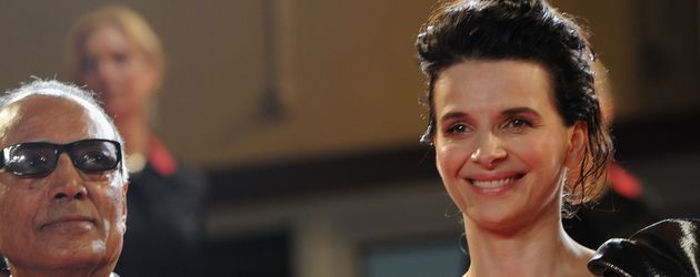 Abbas Kiarostami mit Juliette Binoche bei der "Certified Copy"-Premiere in Cannes 2010 Abbas Kiarostami mit Juliette Binoche bei der "Certified Copy"-Premiere in Cannes 2010