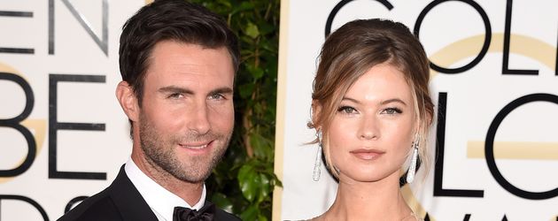 Adam Levine und Behati Prinsloo bei den Golden Globes 2015 Adam Levine und Behati Prinsloo bei den Golden Globes 2015
