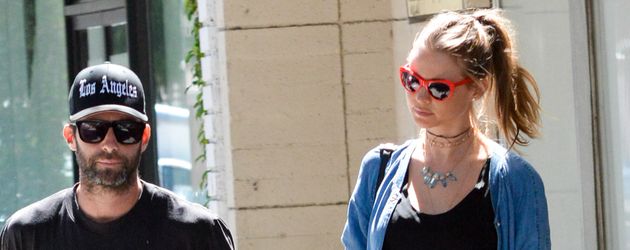 Adam Levine und Behati Prinsloo in L.A. Adam Levine und Behati Prinsloo in L.A.