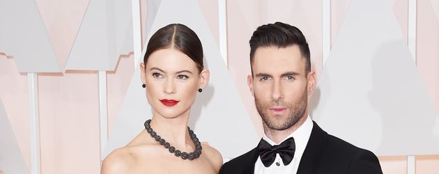 Behati Prinsloo und Adam Levine bei den Oscars 2015 Behati Prinsloo und Adam Levine bei den Oscars 2015