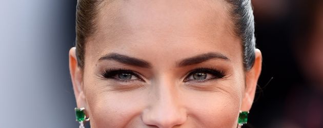 Adriana Lima bei der Premiere des Films "Julieta" in Cannes Adriana Lima bei der Premiere des Films "Julieta" in Cannes