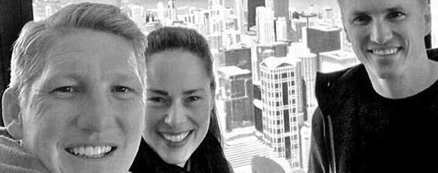 Ana Ivanovic mit Bastian Schweinsteiger und dessen Bruder Tobias Ana Ivanovic mit Bastian Schweinsteiger und dessen Bruder Tobias