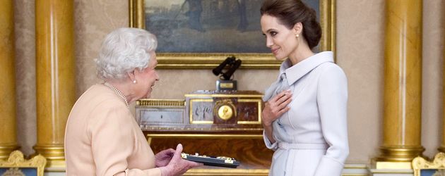 Queen Elizabeth II. und Angelina Jolie Queen Elizabeth II. und Angelina Jolie