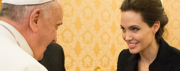 Angelina Jolie und Papst Franziskus I. Angelina Jolie und Papst Franziskus I.