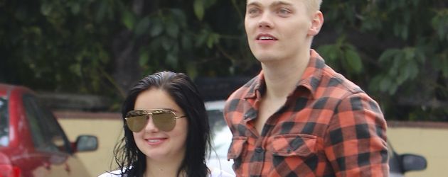 Ariel Winter bei einem Date in Los Angeles Ariel Winter bei einem Date in Los Angeles