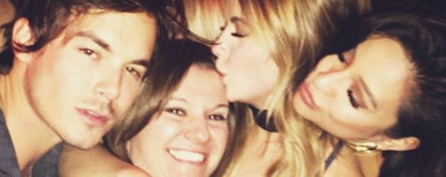 Shay Mitchell, Ashley Benson und Tyler Blackburn Shay Mitchell, Ashley Benson und Tyler Blackburn