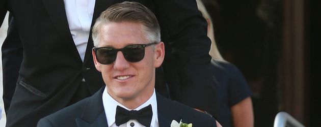 Bastian Schweinsteiger auf dem Weg zur kirchlichen Trauung Bastian Schweinsteiger auf dem Weg zur kirchlichen Trauung