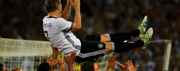 Bastian Schweinsteiger nach seinem letzten Länderspiel Bastian Schweinsteiger nach seinem letzten Länderspiel