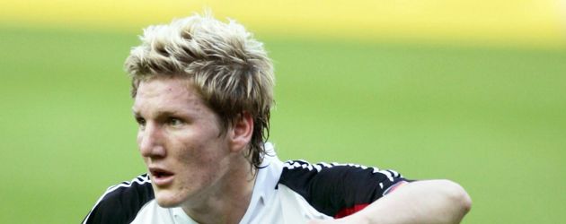 Bastian Schweinsteiger bei seinem ersten Länderspiel am 6. Juni 2004 Bastian Schweinsteiger bei seinem ersten Länderspiel am 6. Juni 2004
