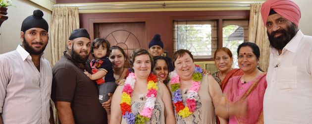 Beate Fischer und Mama Irene zu Besuch bei einer Familie in Indien Beate Fischer und Mama Irene zu Besuch bei einer Familie in Indien