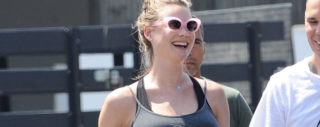 Behati Prinsloo am Set des Videodrehs von Maroon 5 Behati Prinsloo am Set des Videodrehs von Maroon 5
