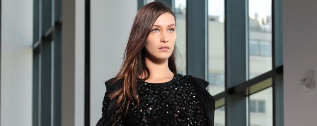 Bella Hadid in der NYFW-Show von Michael Kors Bella Hadid in der NYFW-Show von Michael Kors