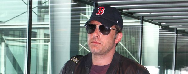 Ben Affleck am Flughafen in London Ben Affleck am Flughafen in London