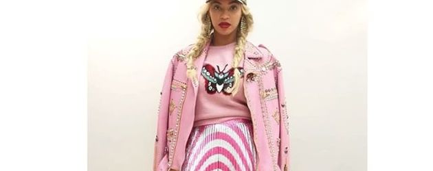 Beyonce in einem pinken Outfit Beyonce in einem pinken Outfit